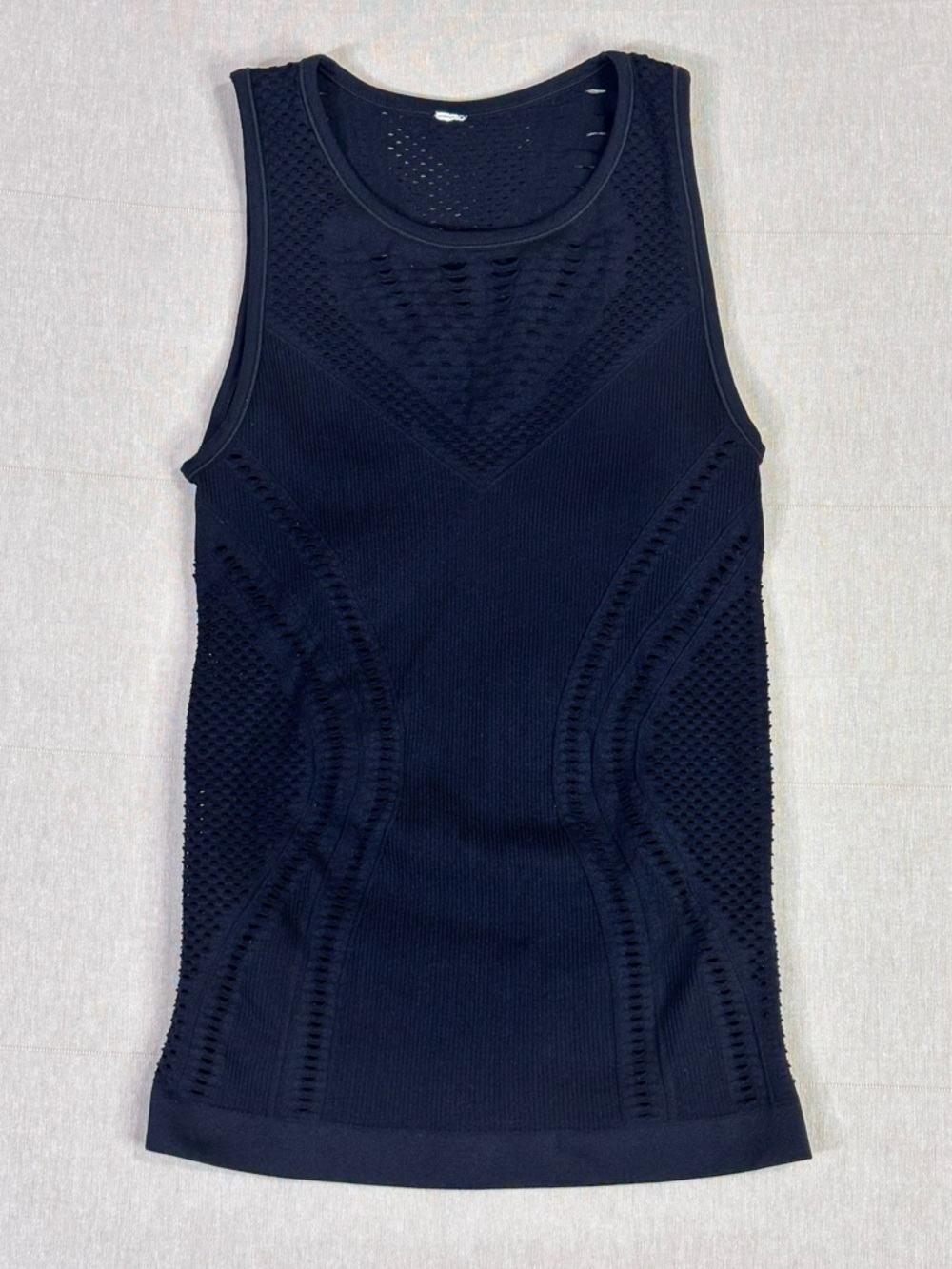 Alo Yoga Sculpt Seamless Tank Black Contour Breathable Performance Top